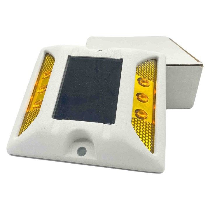 Anti UV PC Solar LED Road Stud Reflectors เครื่องระจายแสงแสงอาทิตย์แบบกําหนดเอง
