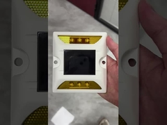 A104 LED Cat Eye Road Stud ทางด่วน สนามบิน Dock IP68 อลูมิเนียม โซลาร์ โซลาร์